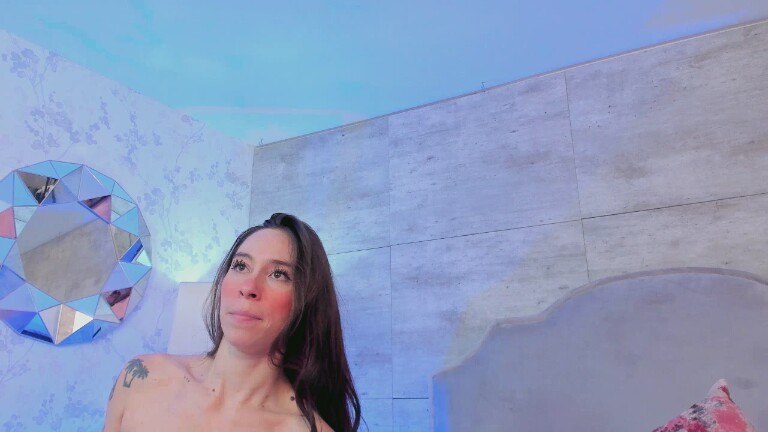 TaniaKatts's Streamate show and profile