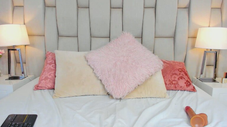 ValenShaw's Streamate show and profile