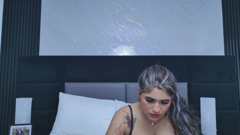 MaraAndSaray's Streamate show and profile