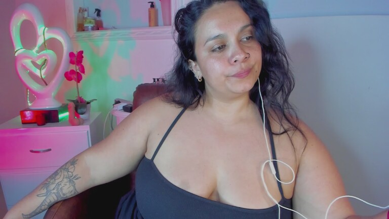 Nina_Lisboah's Streamate show and profile