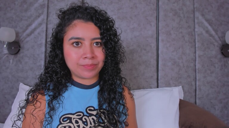 Tharaa24's Streamate show and profile