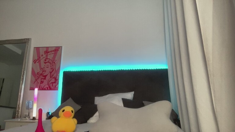 VIRGINIECAPRICE's Streamate show and profile