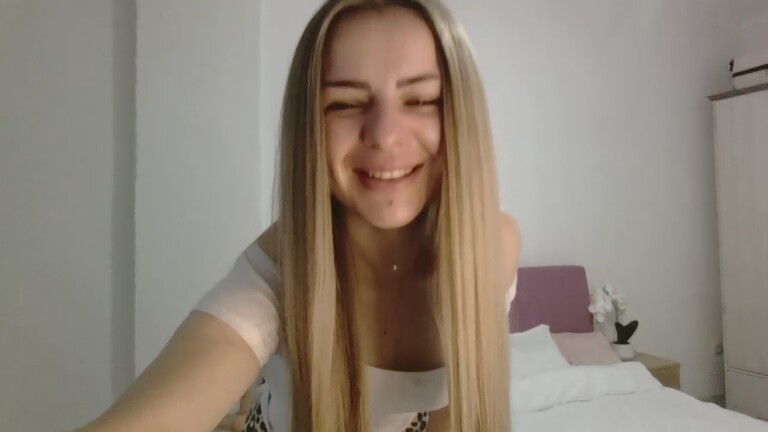 EMYILIA's Streamate show and profile