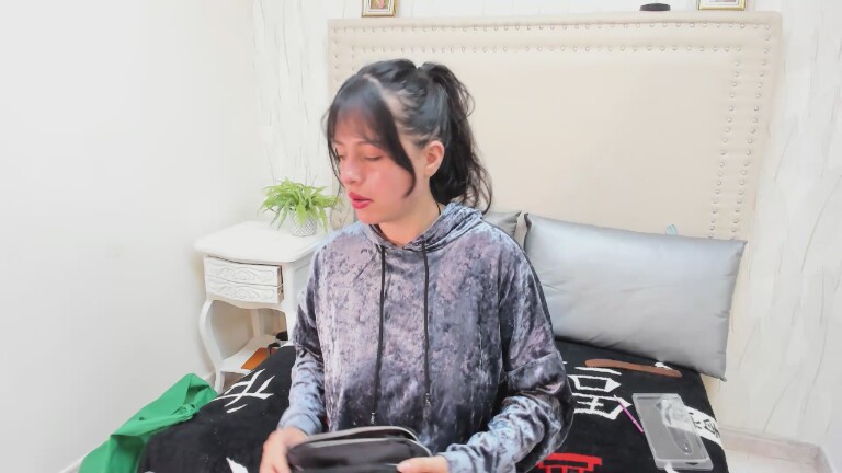 EmmaWatss's Streamate show and profile