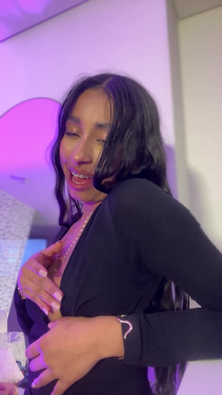 AlejandraSanz's Streamate show and profile