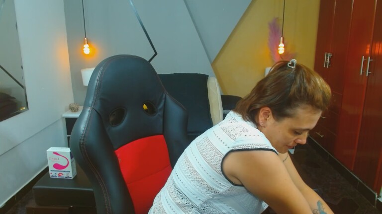 ConieMoss's Streamate show and profile