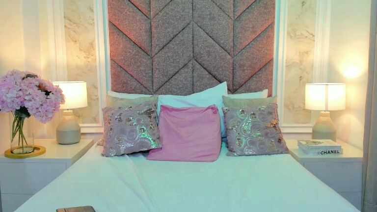 ScarletShinee's Streamate show and profile