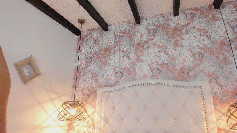 SaharaLyn's Streamate show and profile