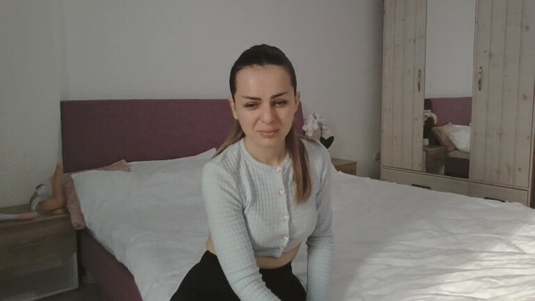 EMYILIA's Streamate show and profile