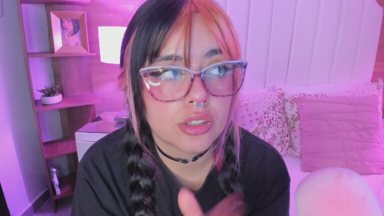 MaddieWaves's Streamate show and profile