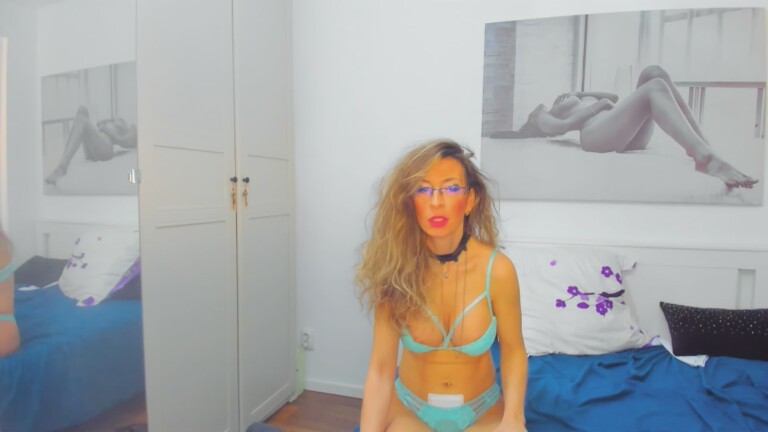 AvaDeArmond's Streamate show and profile