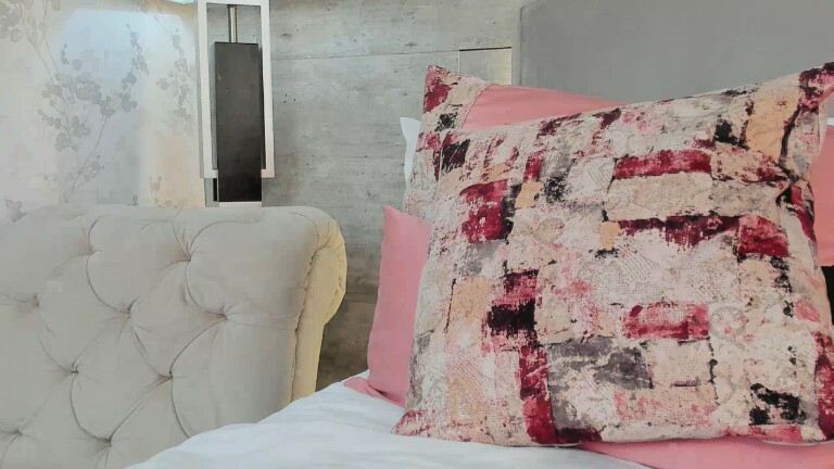 TaniaKatts's Streamate show and profile