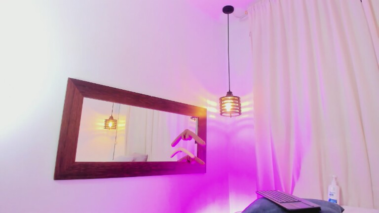 Naomii_Rosse69's Streamate show and profile