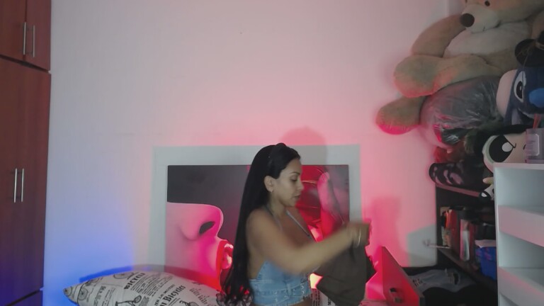 LATINA_BIG_CLITXXX's Streamate show and profile