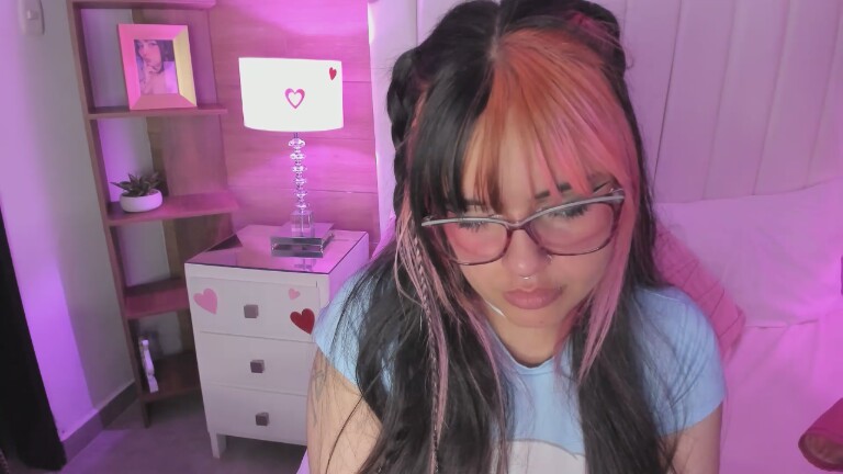 MaddieWaves's Streamate show and profile