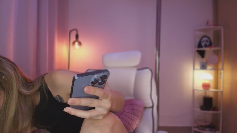 LindaSofiaa's Streamate show and profile