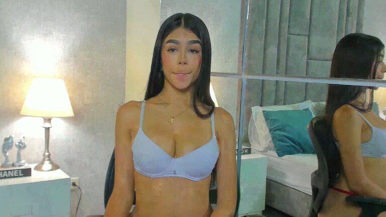 ZairaAbad's Streamate show and profile