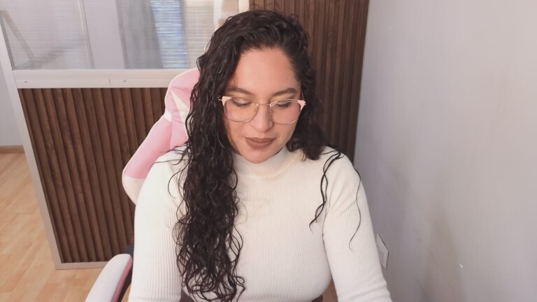 SharaThomas's Streamate show and profile