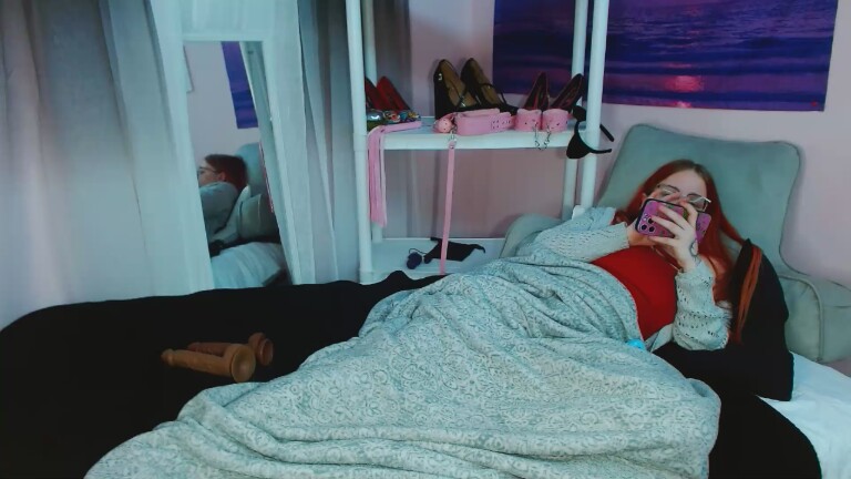 FoxyLilly's Streamate show and profile