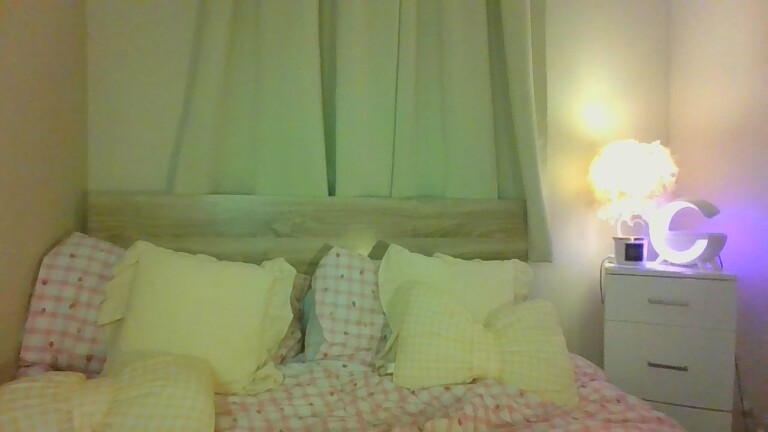 NaughtyLeahUK's Streamate show and profile