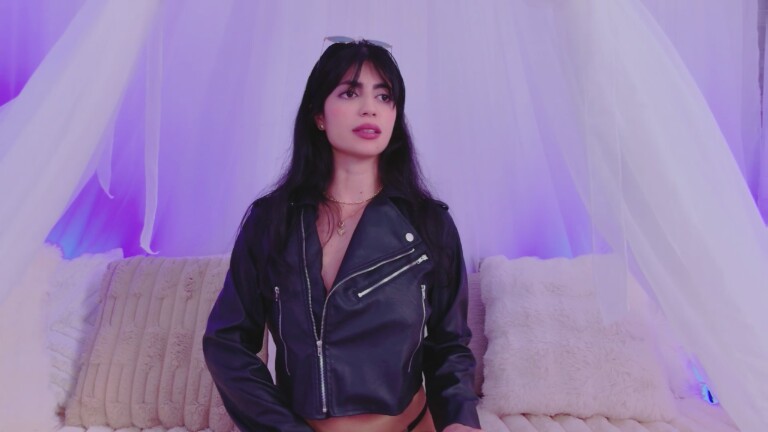 SaraFernandez's Streamate show and profile