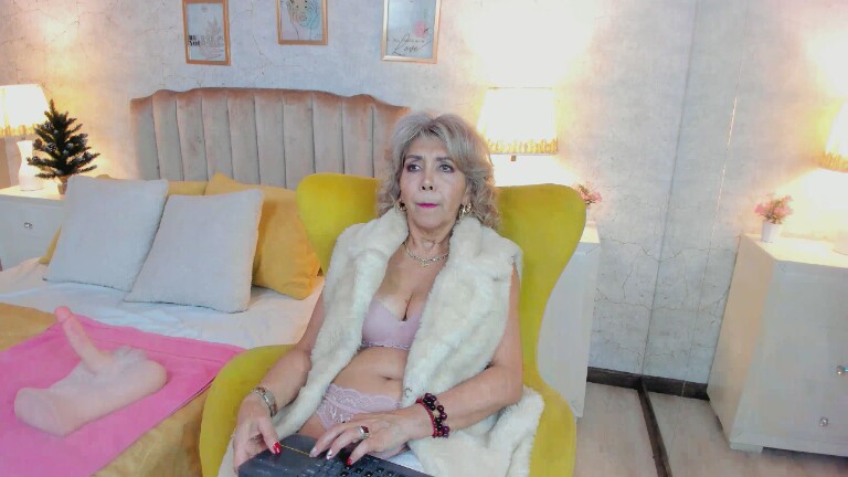 MoulinLamour's Streamate show and profile