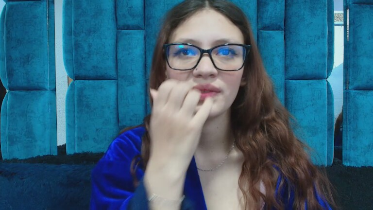 LARICSABLUE's Streamate show and profile