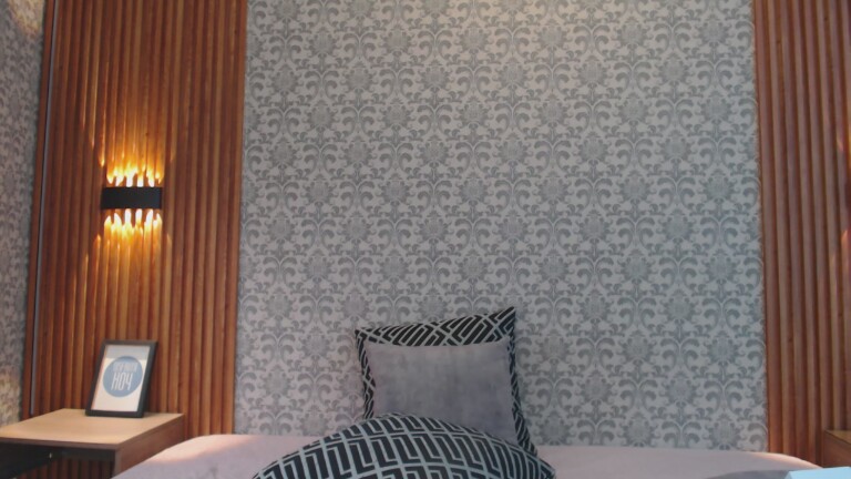 Charlotte_18's Streamate show and profile