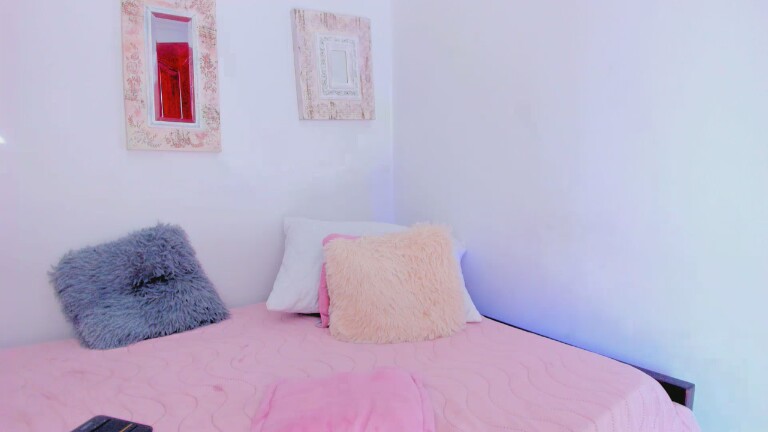 AriahDoll's Streamate show and profile