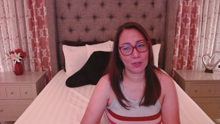 CreamyyLipss69's Streamate show and profile