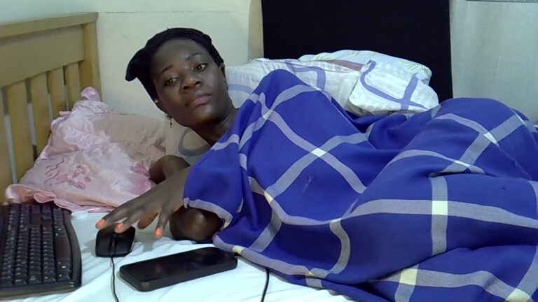 Emma102's Streamate show and profile